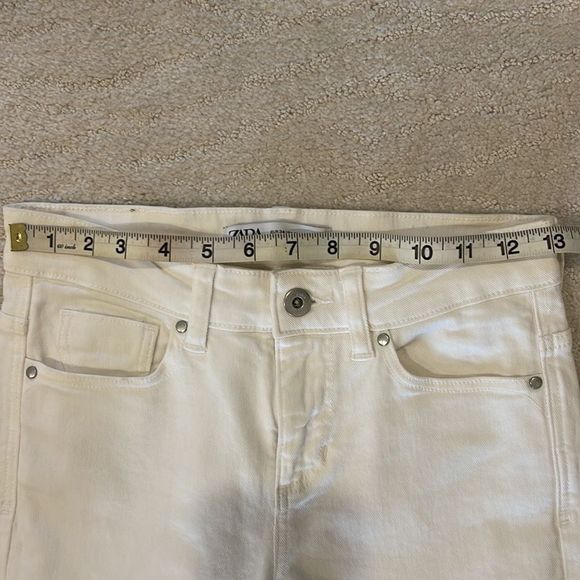 Zara White Skinny Jeans, Size USA 2. - Picture 4 of 8